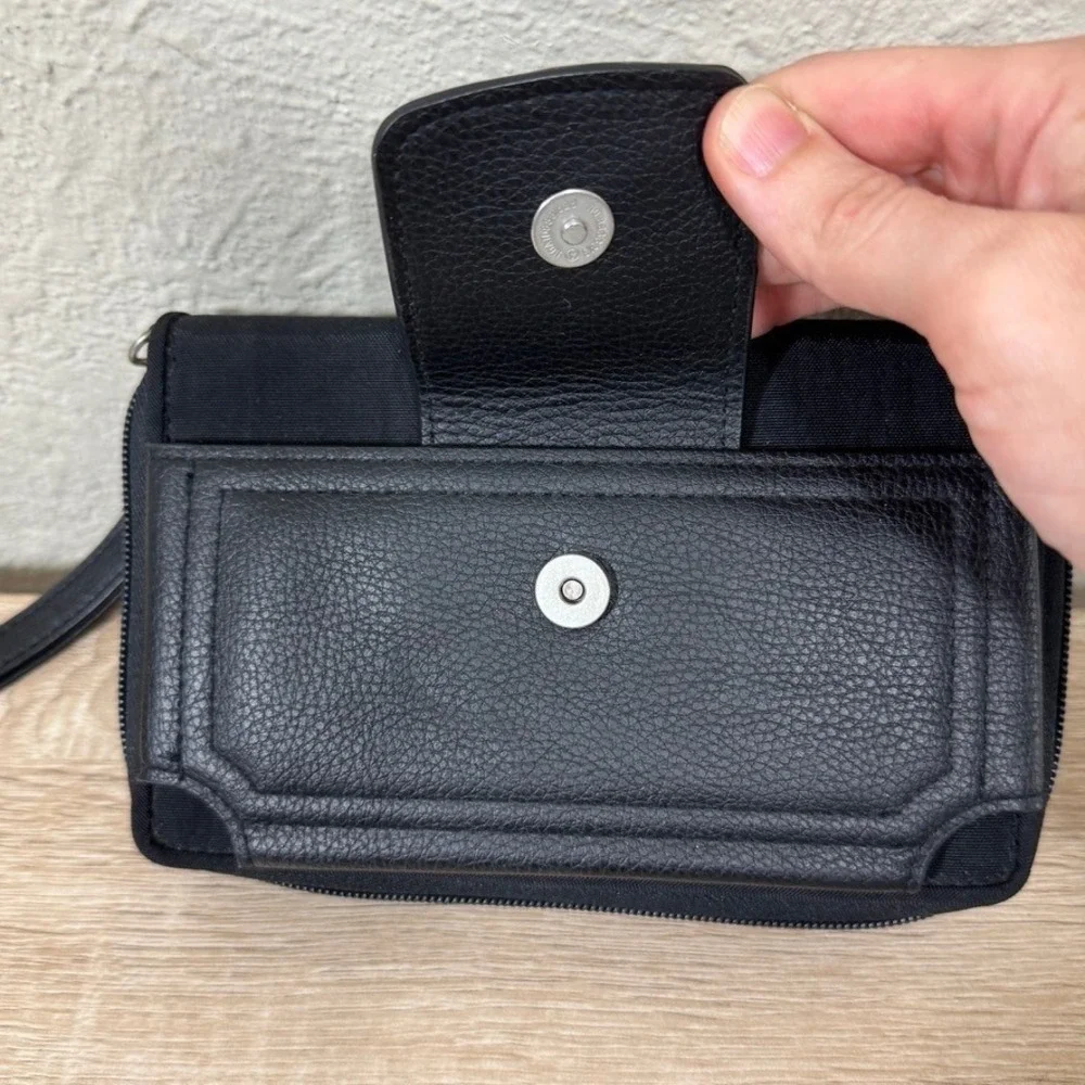Baggallini Wristlet Wallet RFID Blocking Black Nylon Travel Organizer Pouch